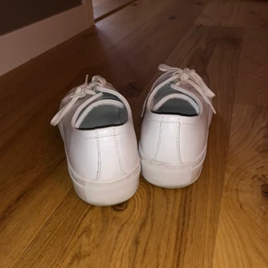 Axel arigato  - Helt nya Axel arigato storlek 36,nypris 1800 kr