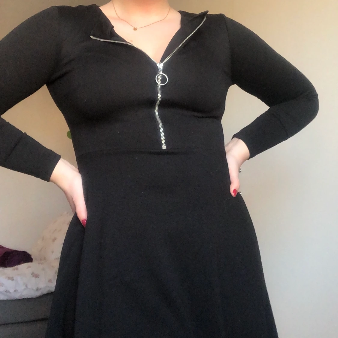 Svart klänning med dragkedja - 91