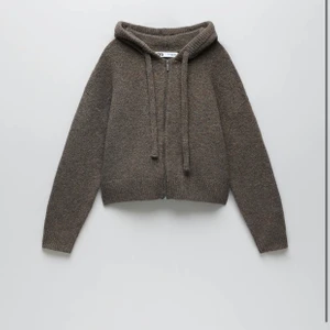 Kofta❤️ - Så fin stickad kofta från Zara som är slutsåld online 💗 köpte den för några månader sen men den har dessvärre inte kommit till användning . 