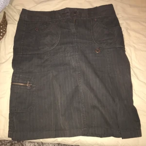 Brun kjol - Jättefin brun kjol köpt second hand! Storlek 38 men passar även mindre.