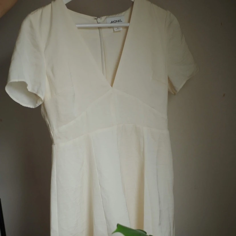 Ljus sommarklänning