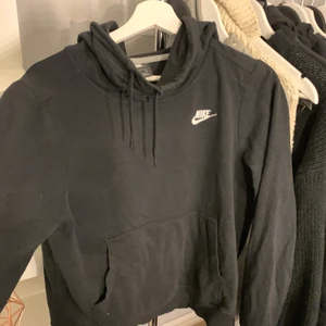 Nike hoodie - Använd 3 gånger, köpare står för frakt💕