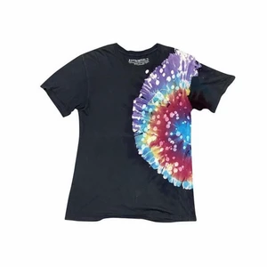 Travis scott tee - Travis Scott ”Astroworld” Tee  PRE-OWNED Sizes ranging from S-L Cond: S: 9/10, L: 8/10 Flaws Price: 749kr NOW AVAILABLE ONLINE - Restocked.se