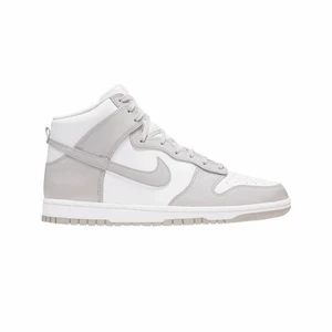 Nike dunk vast grey - Nike Dunk High ”Vast Grey”  BRAND-NEW 45  38 44.5 42 SOLDOUT 41 SOLDOUT 2199 kr NOW AVAILABLE ONLINE - Restocked.se