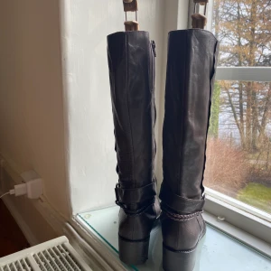 Don Donna stövlar - Så snygga stövlar i läder från Don Donna i nyskick, knappt använda! Hör av er vid intresse:) made in Italy