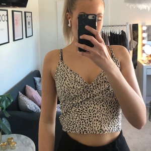 Leopard topp - Säljer denna supersnygga topp med leopardmönster✨ perfekt i sommar💕💕