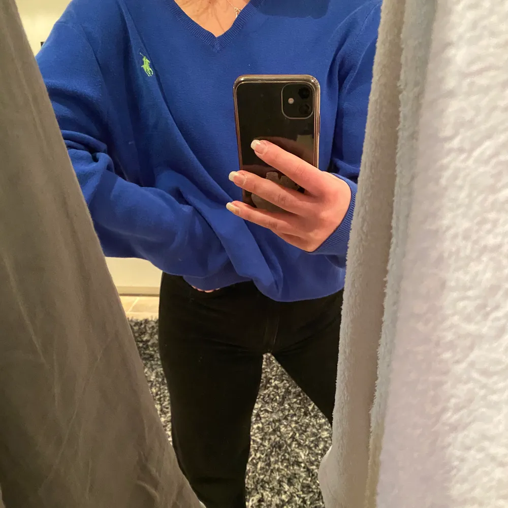 Supersnygg tröja från Ralph Lauren som passar så bra nu till våren. Underbar blå färg!. Tröjor & Koftor.