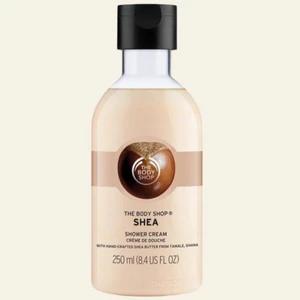 NY BODY SHOP Shea shower cream  - Helt oanvänd och ny shower cream från Body Shop. Fick den som present, men aldrig använt! Härlig doft! Nypris 70kr säljer för 40kr. Lägger även upp en annons på SHEA Butter! Köparen står för frakt! 📩