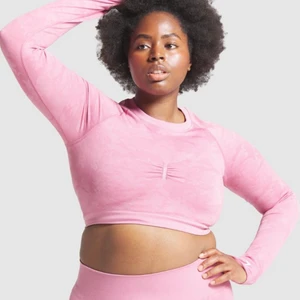 Gymshark Camo Topp - Gymshark Topp i kollektionen Camo, färg rosa! Nästan använd och i väldigt fint skick. (Nypris 450kr)