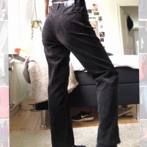 Svarta manchesterbyxor - Manchesterbyxor i fint skick, jag är 172 lång