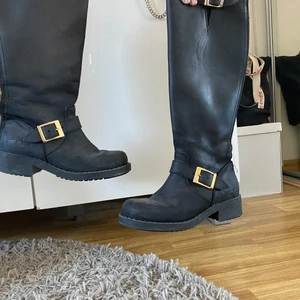 Johnny bulls  - Ett par äkta Johnny bulls skor i bra skick! Snyggt inför hösten, hör av dig för fler bilder!💕