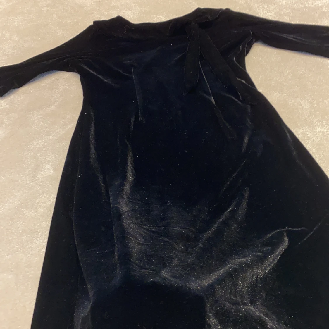 Svart sammet klänning. - 91