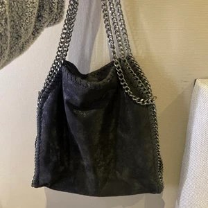 Stella mccartney liknande väska - Fint skick utöver den deffekt som syns på bilderna😋 