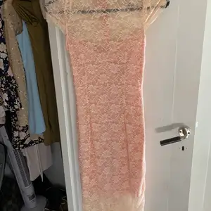 Elegant puder rosa klänning storlek xs , använd 1 gång