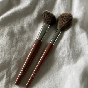 💕 Sminkborstar CAIA 💕 - Sminkborstar från CAIA. Använda 1 gång. Nypris: 390kr. Mitt pris: 290kr. Går bra att köpa styckvis. 💕