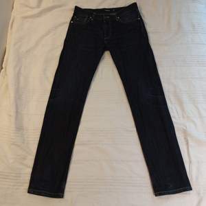 Ett par mörkblå jeans från J.Lindeberg. Storlek 31/34, använda men i gott skick. 