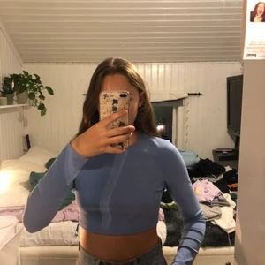 Långarmad croptop - Långarmad croptop från Shein i storlek M✨✨ Priset går alltid att diskuteras