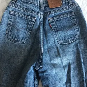 Perfekta klassiska jeans. Passar mig som är 1,70 lång och har XS-SMALL