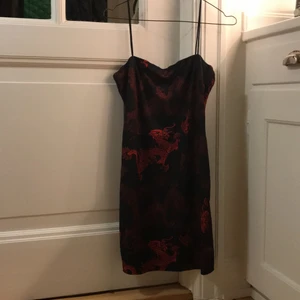 Tight klänning  - Tight svart klänning.  Aldrig använd! Storlek small-medium. 