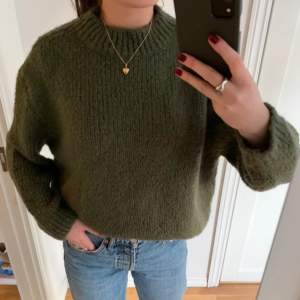 Grön stickad tröja från Zara i storlek S. Använd fåtal gånger