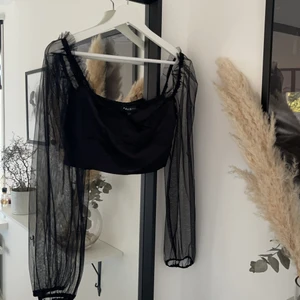 Topp - En gullig svart kroppar topp❣️