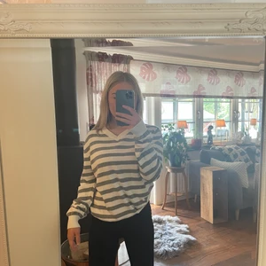 Randig tröja  - Grå/vit randig tröja, super bra skick!