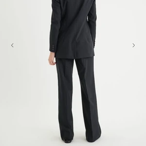 InWear - Säljer dessa skitsnygga kostymbyxor från InWear. Säljer på grund utan att dem är försmå för mig. Nypris: 1200kr men säljer för 450, stl 36🤍. Kom privat för flera frågor och bilder!! Pris kan diskuteras ibland!!