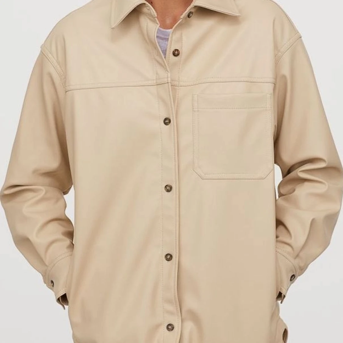 Faux leather beige skjortjacka 