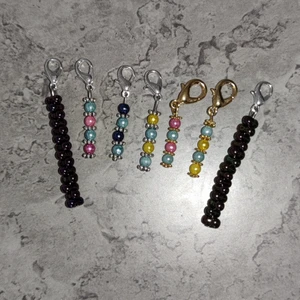 Berlocker - Handgjorda berlocker. Kan även göra efter dina önskemål om jag har material till det hemma. Kolla in min plick för mer smycken och kläder☺️ 35kr st+ frakt