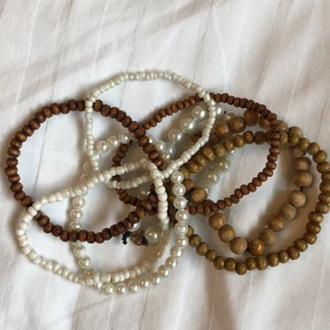 smycken - ringar och armband, ringar: 8 kr/st, alla 12 för 50 kr, armband: 10kr/st