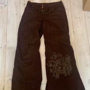 finaste bruna byxorna 😭😭😭 - Så jövla snygga byxor har tyvärr för många byxor så rensar ut, kan inte bilder på de är för stora!!!!!