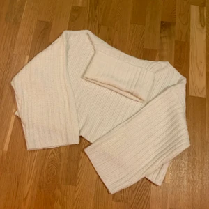 Vit stickad  - Vit stickad tröja med ”turtle neck”