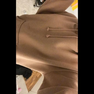 Hoddie från bik bok stolek S - Hoddie från bik bok stolek S fint skick men har slutat andvända den så säljer nypris 300