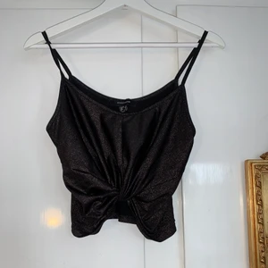 Brun glittrig top - Superfint fest linne med glitter. Jätte skön o billig frakt🥰