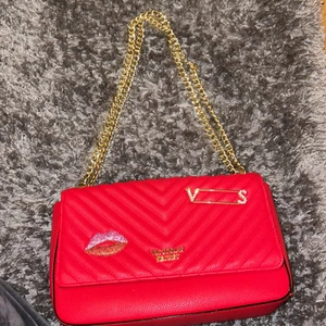 Victoria secret - En jätte fil Victoria secret väska från själva butiken (äkta) man kan ha massor av saker i.