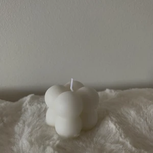 Litet Bubbelljus - Ett litet bubbelljus gjord av 100% miljövänligt stearin. Finns i doft vanilj och persika, doftar kostar 5kr extra GRATIS FRAKT