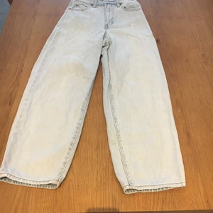 Levis jeans - säljer nu mina levis jeans som nu är för små. Jag köpte dem på carlings för 1100 kr och säljer dem nu för 400 kr. Har inget kvitto, för mer frågor och bilder skriv då!