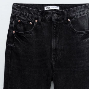 Jeans - Jeans från zara i full length. Inte klippta så är ganska långa men man får klippa dom efter sin egna längd! Gratis frakt med frimärken eller 66kr spårbart!❤️❤️