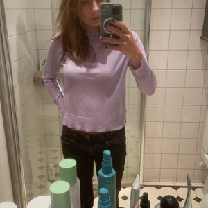 Långärmad tröja zara - Säljer denna lilla långärmade tröjan från Zara i storlek S 💜💜