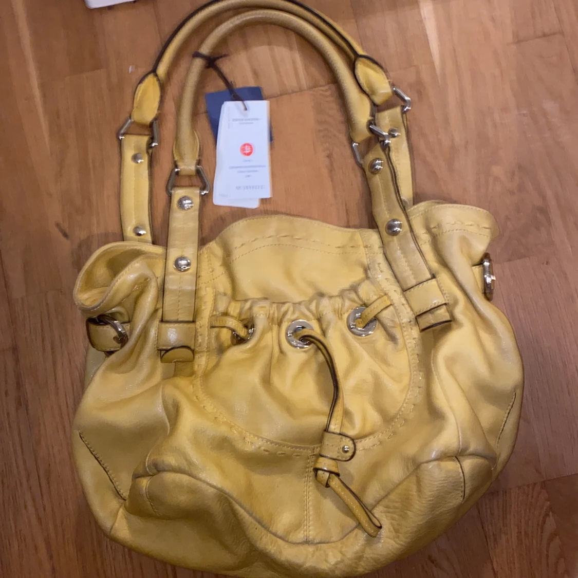 Gul supersnygg väska