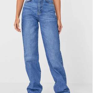 Jeans från stardivarius 90- tals modell, helt oanvända bara testade.  