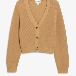 Monki cardigan - Lysebrun cardigan fra monki🤎 ingen bruksmerker eller slitasjer, selges pga lite brukt. Str s.  Ny pris: 300kr