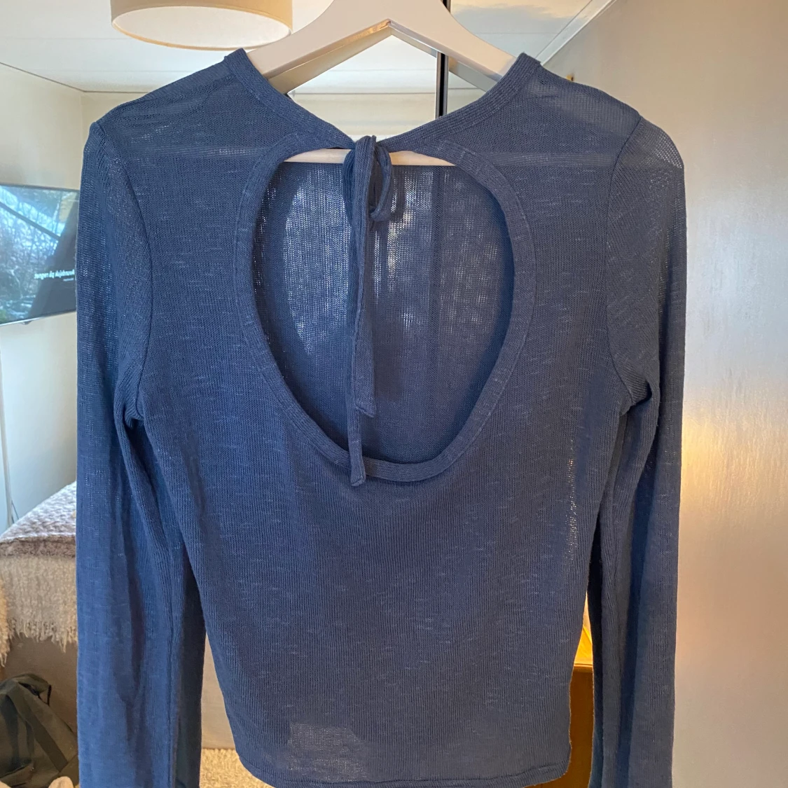 Söt tröja med öppen rygg  - 90