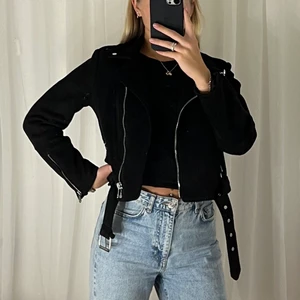 Mocka Jacka  - Mocka Jacka från Zara. Mycket gott skick, inga defekter. Dragkedja funkar bra och inga hål i fickorna