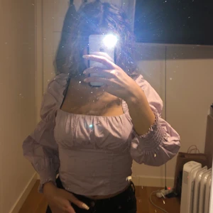 Somrig tröja  - Super somrig tröja, gillar dock inte färgen med min hudton därför säker jag den.