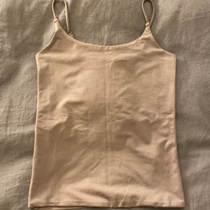 Brunt linne från Ginatricot - Superskönt brunt linne från Ginatricot i storlek s💕 Säljer pga att jag ej har användning av det