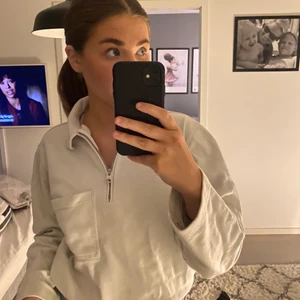 Arket tröja - Superfin tröja från Arket, använd 2 gånger! Krämvit/beige, superskönt material. Köpt för 790kr❤️‍🔥