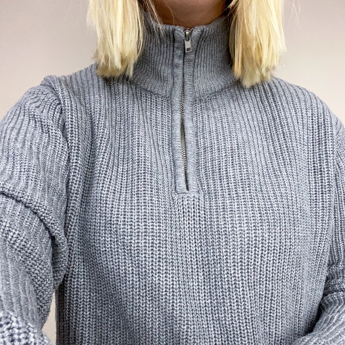 Grå tjocktröja storlek M  - 90