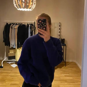 Stickad tröja  - Jättemysig stickad tröja från zara, köpt för någon månad sen så i bra skick, storlek M o sitter lite oversize på mig som har S