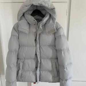 jacka - jacka från asos, ljusgrå och bra till vintern. + frakt eller mötas upp i sthlm                                                               